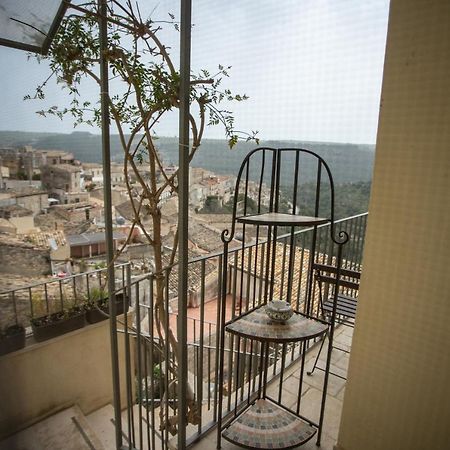 La Casa Del Gelsomino Bed & Breakfast Ragusa Bagian luar foto
